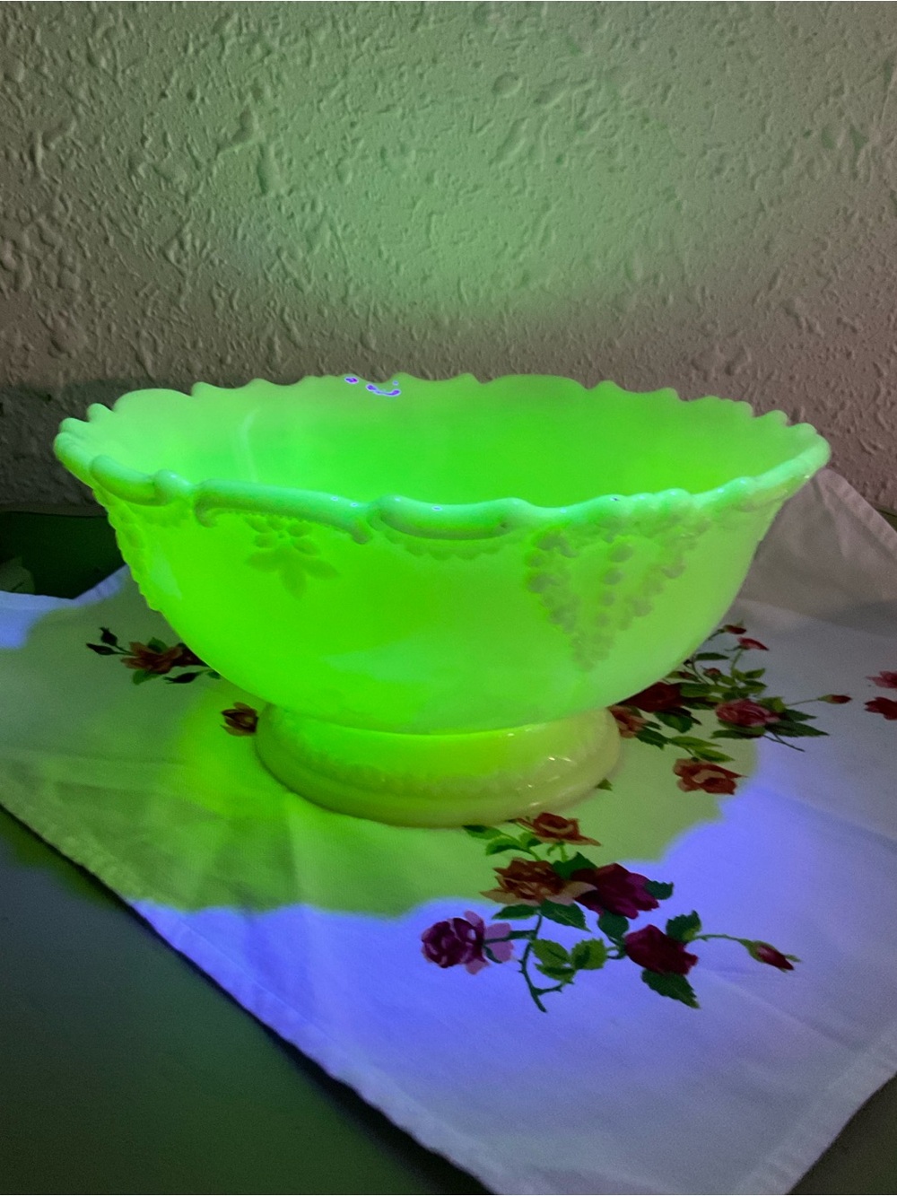 Northwood Uranium Custard Glass Serving Bowl
